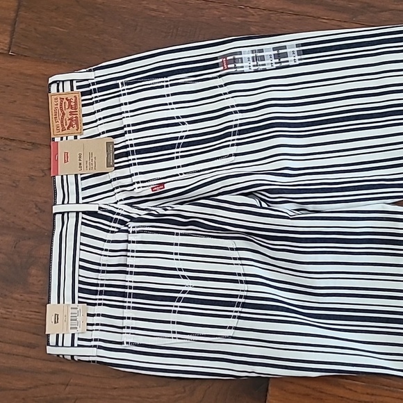 NWT Levi's Navy Blue & White Striped Straight Leg/Relaxed Fit Jeans size 29x30 - Picture 3 of 11